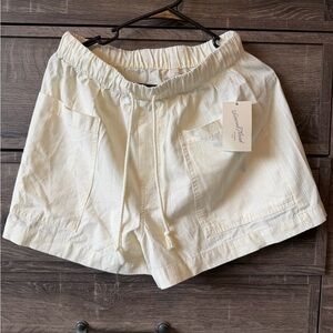 Universal Thread Women's Cream Shorts